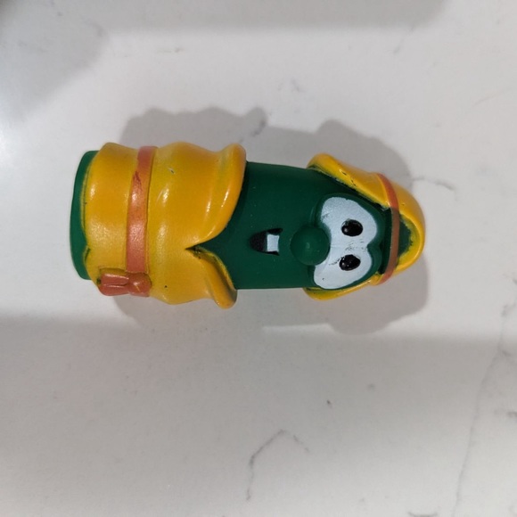 VeggieTales Noah’s Ark 3” Larry the Cucumber Figure - Picture 2 of 3
